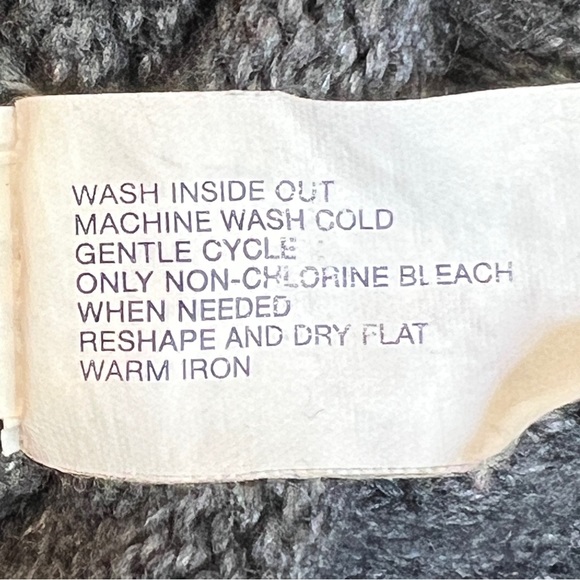 Gap XS Long Sleeve Turtleneck Gray Sweater with Pockets on the Front - Picture 7 of 8